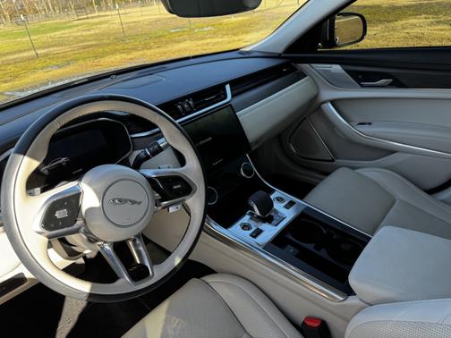 2021 Jaguar XF SE