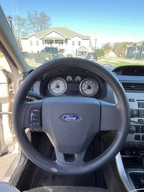 Gray 2009 Ford Focus SE