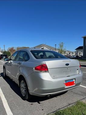Gray 2009 Ford Focus SE