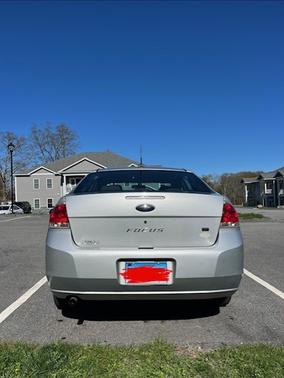 Gray 2009 Ford Focus SE