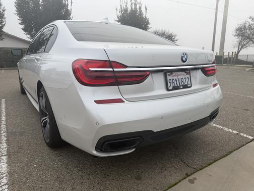 2017 BMW 750 i
