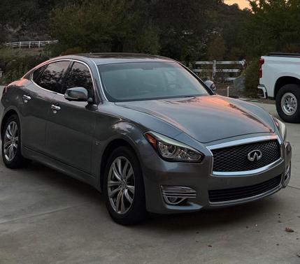 Gray 2015 INFINITI Q70 3.7