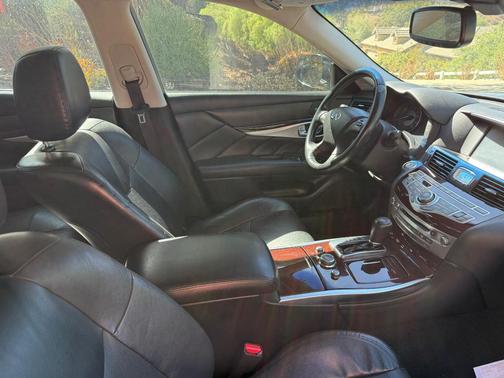 Gray 2015 INFINITI Q70 3.7