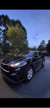 Black 2024 Toyota Highlander LE