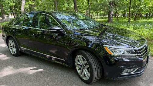 Black 2017 Volkswagen Passat 1.8T SE w/Technology