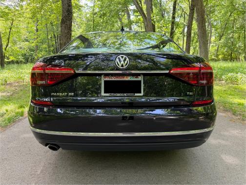 Black 2017 Volkswagen Passat 1.8T SE w/Technology