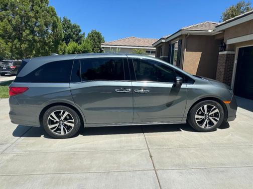 Green 2018 Honda Odyssey Elite