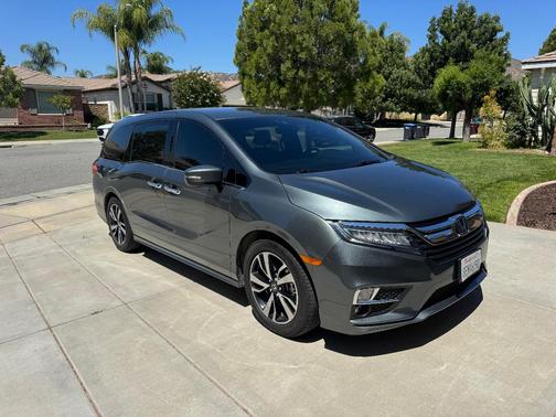 Green 2018 Honda Odyssey Elite