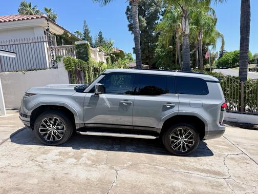 Gray 2025 Lexus GX 550 Premium+