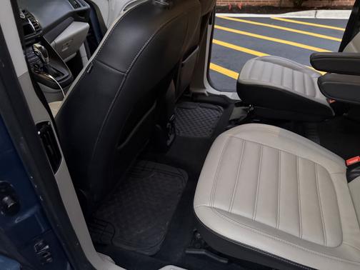2019 Ford Transit Connect Titanium w/Rear Liftgate