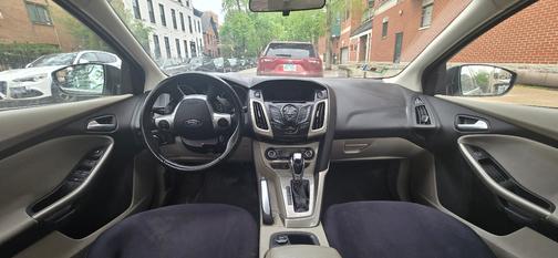 Gray 2012 Ford Focus SEL