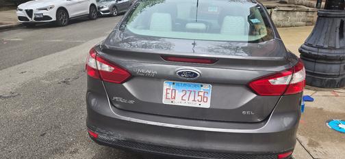 Gray 2012 Ford Focus SEL