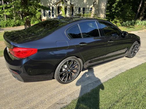 Black 2017 BMW 540 i