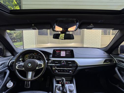 Black 2017 BMW 540 i