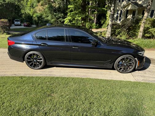 Black 2017 BMW 540 i