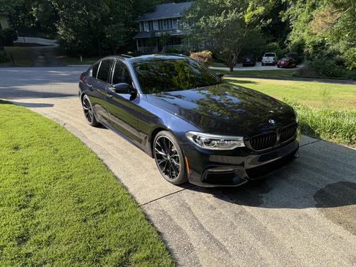 Black 2017 BMW 540 i