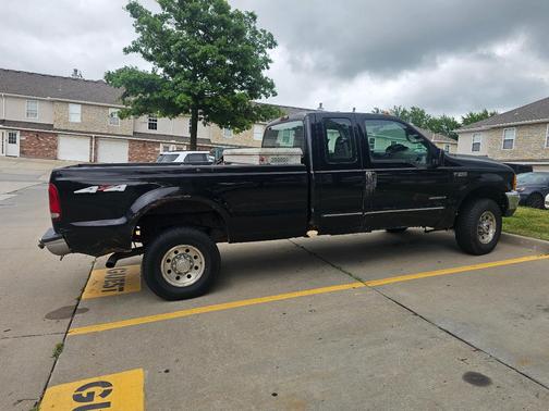 Black 1999 Ford F-350 Lariat SuperCab Super Duty