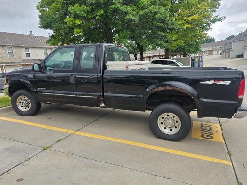 Black 1999 Ford F-350 Lariat SuperCab Super Duty