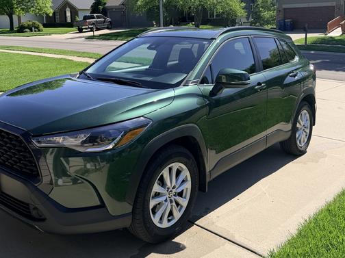 Green 2022 Toyota Corolla Cross LE