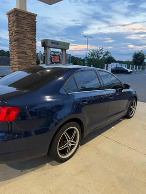 Blue 2012 Volkswagen Jetta SE