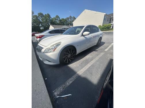 2015 INFINITI Q40 Base