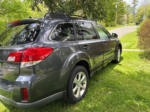Blue 2014 Subaru Outback 3.6R Limited