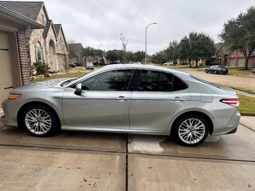 2018 Toyota Camry Hybrid XLE