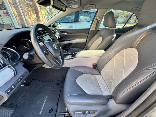 2018 Toyota Camry Hybrid XLE