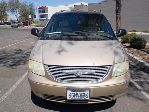 Gold 2001 Chrysler Town & Country Limited