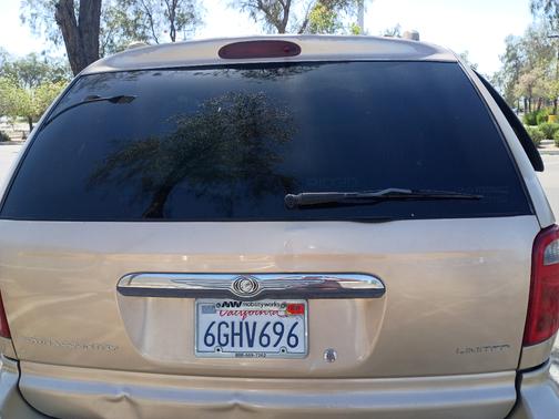 Gold 2001 Chrysler Town & Country Limited