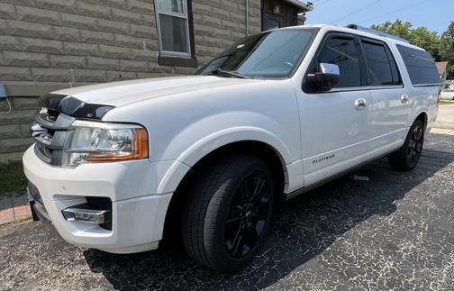 White 2017 Ford Expedition EL Platinum