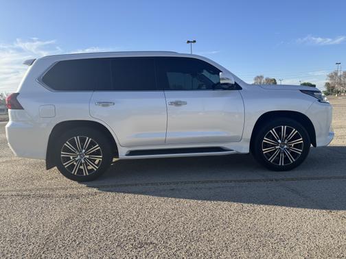 2021 Lexus LX 570 Three-Row