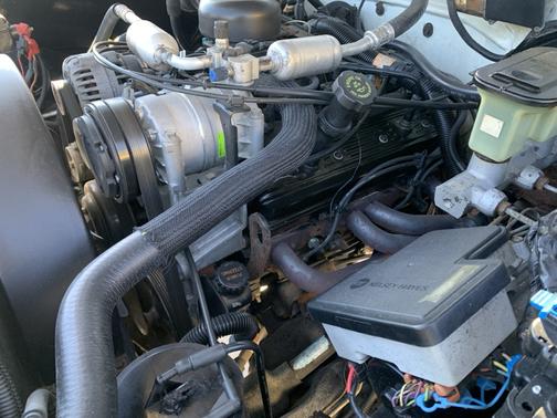 Beige 1997 GMC Suburban 1500