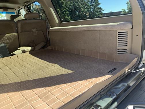 Beige 1997 GMC Suburban 1500