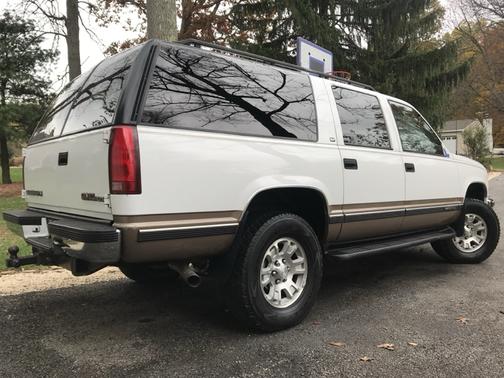 Beige 1997 GMC Suburban 1500