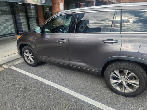 Brown 2014 Toyota Highlander XLE