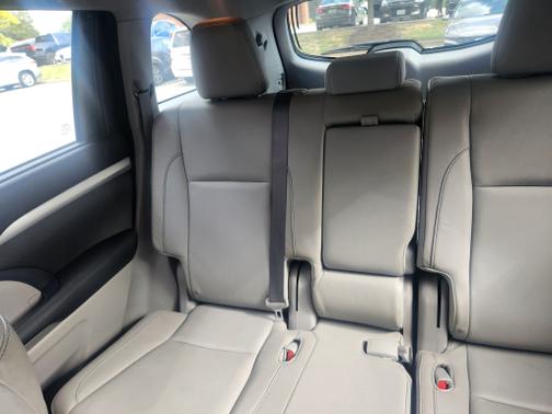 Brown 2014 Toyota Highlander XLE