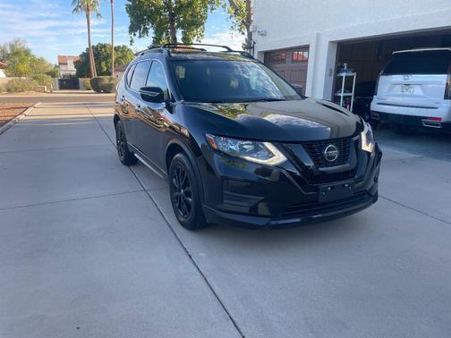 Black 2018 Nissan Rogue SV