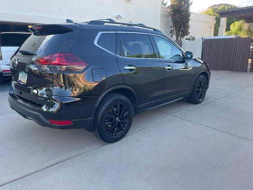 Black 2018 Nissan Rogue SV
