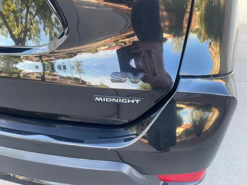 Black 2018 Nissan Rogue SV