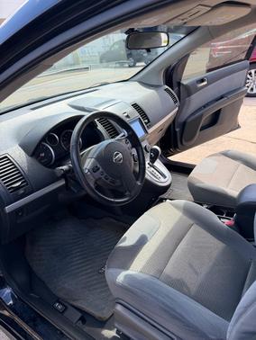 Black 2011 Nissan Sentra 2.0 SR