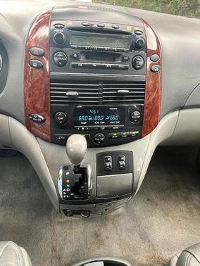Gray 2005 Toyota Sienna XLE