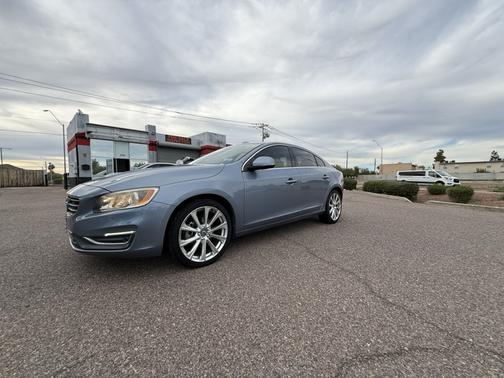 Blue 2017 Volvo S60 Inscription T5
