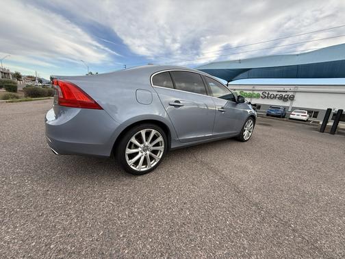 Blue 2017 Volvo S60 Inscription T5