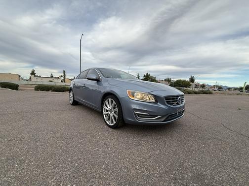 Blue 2017 Volvo S60 Inscription T5