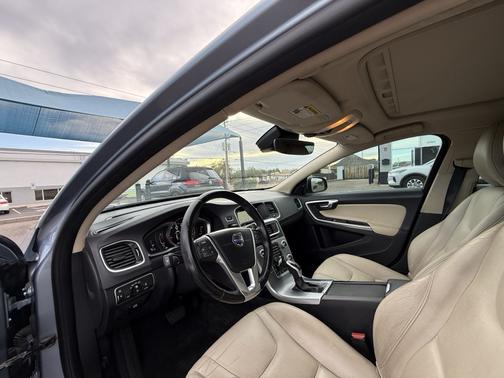 Blue 2017 Volvo S60 Inscription T5