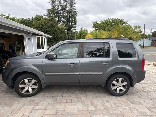 Gray 2012 Honda Pilot Touring