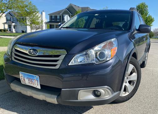 Gray 2010 Subaru Outback 2.5 i Limited