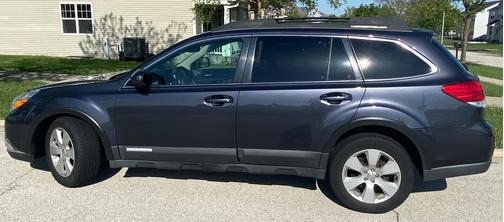 Gray 2010 Subaru Outback 2.5 i Limited