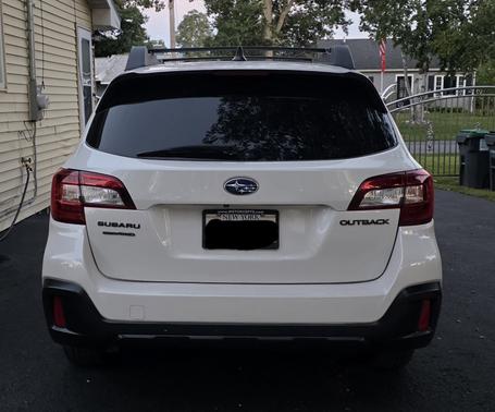 White 2019 Subaru Outback 2.5i Premium